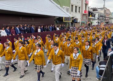 Desfile cívico-militar en Pachuca por el 214 aniversario de la Independencia de México