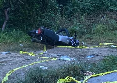 Motociclista muere tras impactarse contra automóvil en tramo Huejutla-San Felipe