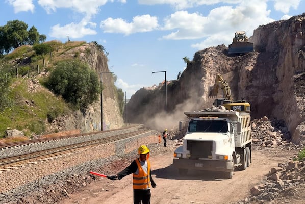 Frena ejido de San Ildefonso construcción del tren México-Querétaro