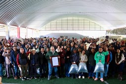 Entregan apoyos a productores hidalguenses