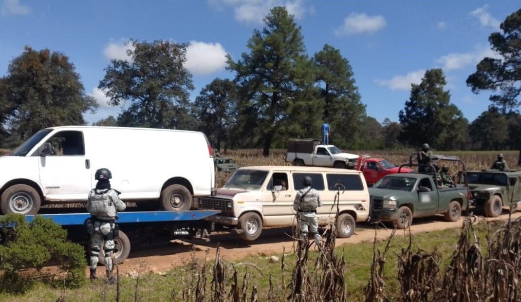 Ejército asegura cuatro camionetas de huachicoleros en Cuautepec | Foto: Especial