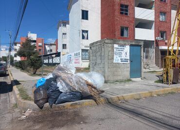 Van 6 sancionados por tirar basura en las calles de Pachuca