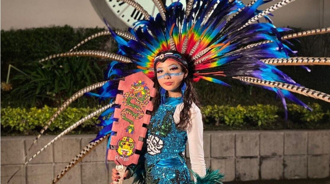 Rubí Montserrat Bustamante Pérez, estudiante, originaria de Acatlán, mostró su pasión por la preservación de las tradiciones mexicanas a través del folclor, el arte y la música