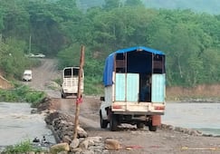 Habilitan nuevamente el paso en río Garcés de Xochiatipan