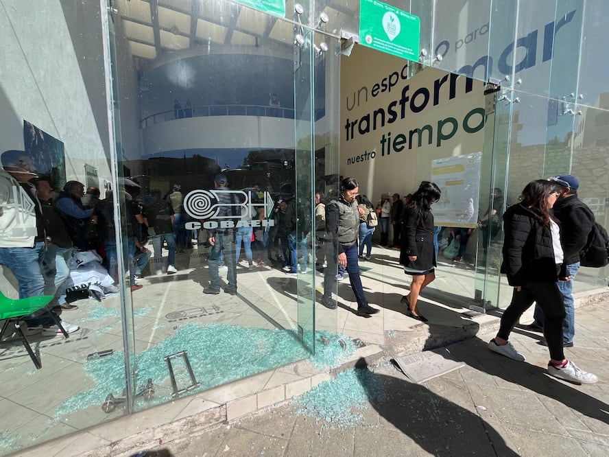 Al menos mil 500 trabajadores del COBAEH no han recibido bonos por 2 mil 500 pesos | Foto: Ricardo Calleja