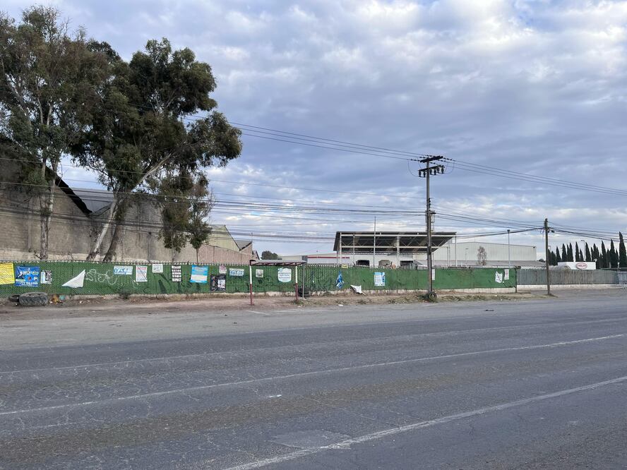 Otra parada que albergaba diariamente unas cincuenta camionetas de transporte colectivo  que hacían base, para iniciar sus rutas en Tizayuca Foto: Javier Quezada