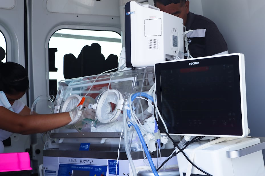 Gemelas prematuras son trasladadas de Huejutla a Pachuca por complicaciones de salud | Foto: SSH