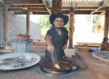 Joven cocinero tradicional de Santiago de Anaya busca difundir la riqueza gastronómica