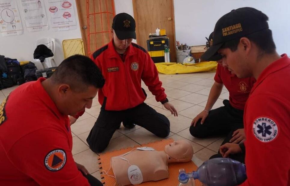 Construirán una subestación de Bomberos, según prometió alcalde de Tulantepec | Foto: Especial