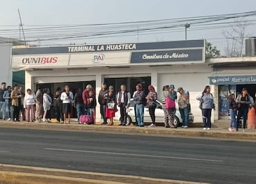 Bloqueos en la vía Actopan-Pachuca se mantienen; transporte público suspende servicio