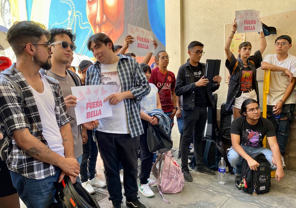 En los últimos dos años, alumnos de la EMEH han realizado dos paros de actividades, al cual se han sumado los trabajadores, para exigir mejores condiciones en la escuela y laborales para el personal, así como una disminución a las cuotas.