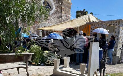 Azoyatla despide a Rosaura y sus padres entre dolor e indignación