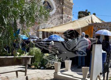 Azoyatla despide a Rosaura y sus padres entre dolor e indignación