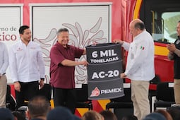 Pemex entrega equipo y asfalto a Hidalgo por más de 84 millones de pesos