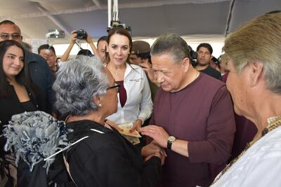 Entregan auxiliares funcionales gratuitos a adultos mayores en Hidalgo