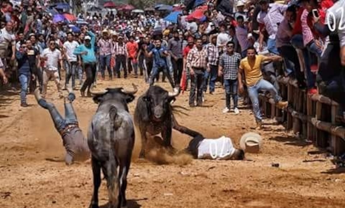 Esta tradición donde sueltan por la calle toros de lidia, surgió en Hidalgo en el siglo XIX, con la instalación de la fábrica Santiago Textil, dado que sus dueños eran españoles I Foto: Grisel Lira