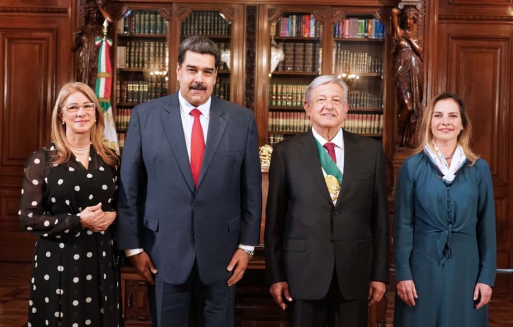Cilia Flores y Nicolás Maduro junto a Andrés Manuel López Obrador y su esposa Beatriz Gutiérrez Müller. Foto: Especial