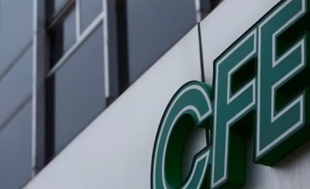 CFE alerta por operativo “casa por casa” para instalar medidores; asegura que es extorsión