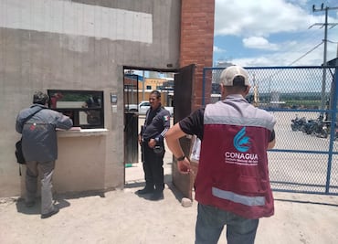 Clausuran descarga industrial ilegal en Atitalaquia por contaminar un arroyo