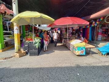 Altercado entre comerciantes y reglamentos municipales