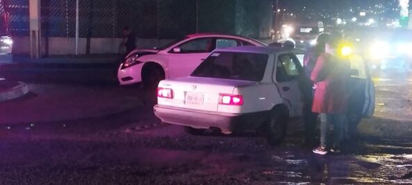 Impactan autos en avenida de Pachuca