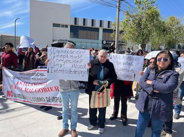 Comerciantes de Tulancingo protestan en el Congreso de Hidalgo por incremento de tarifas en mercados