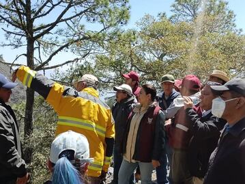 Avanza el combate al incendio en Zimapán; 85% de control y 50% de liquidación