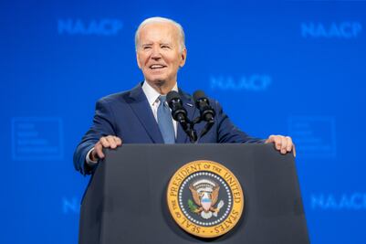 Biden da positivo a Covid-19 en medio de dudas sobre su candidatura presidencial