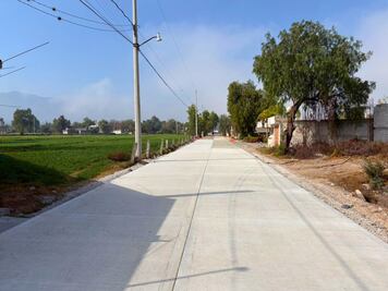 Pavimentan vía entre Amajac y Huaxthó en San Salvador