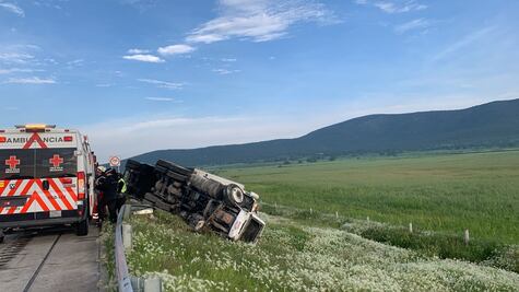 Tractocamión vuelca en el Arco Norte y provoca retrasos de hasta 40 minutos