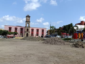 Costará 13 millones de pesos Pisal de explanada del Reloj Municipal de Huejutla