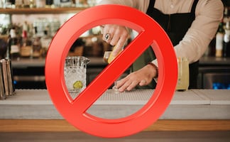 Clausuran bares en Mineral de la Reforma por permisos falsos y violar horarios