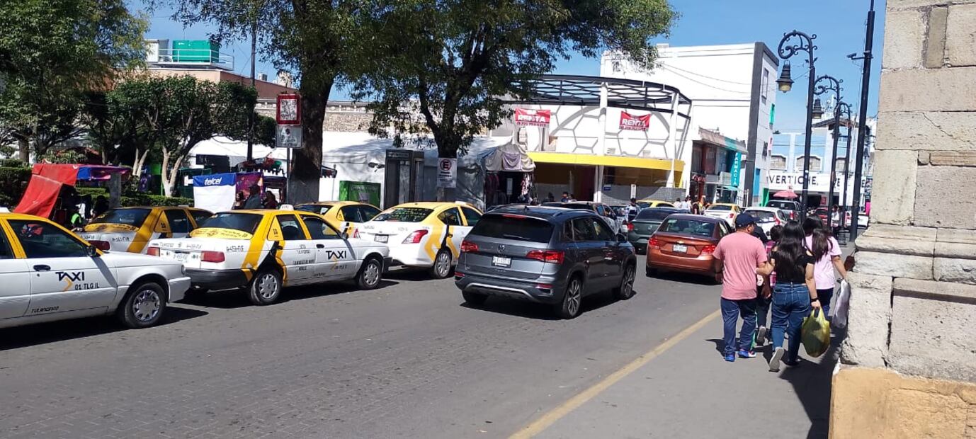 Caravana de taxistas despide a compañero asesinado en Tulancingo | Foto: Especial