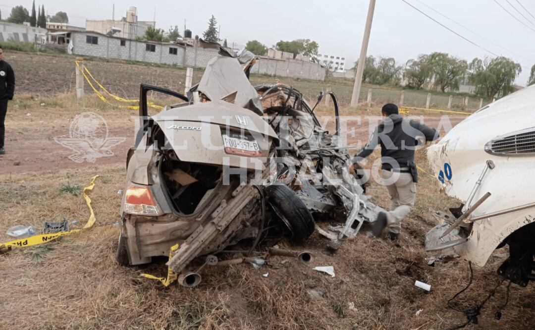 El siniestro, que involucró a un tractocamión Freightliner “Madrina” y un coche particular Honda gris, cobró la vida de dos personas I Foto: El Universal Hidalgo