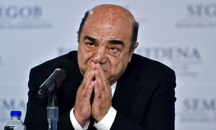 Hija de Murillo Karam exige que su padre siga su proceso en libertad