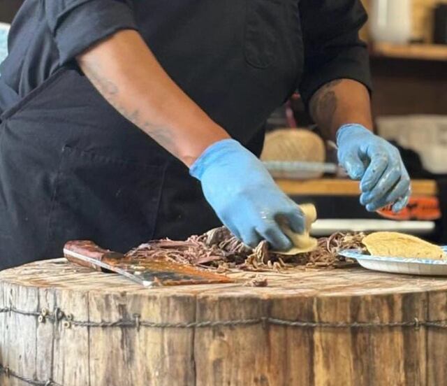 Barbacoa hidalguense supera fronteras y conquista paladares en California