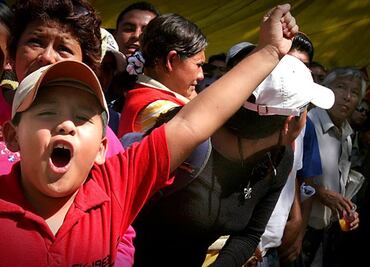 Buscan prohibir que alumnos vayan a actos políticos en hora escolar