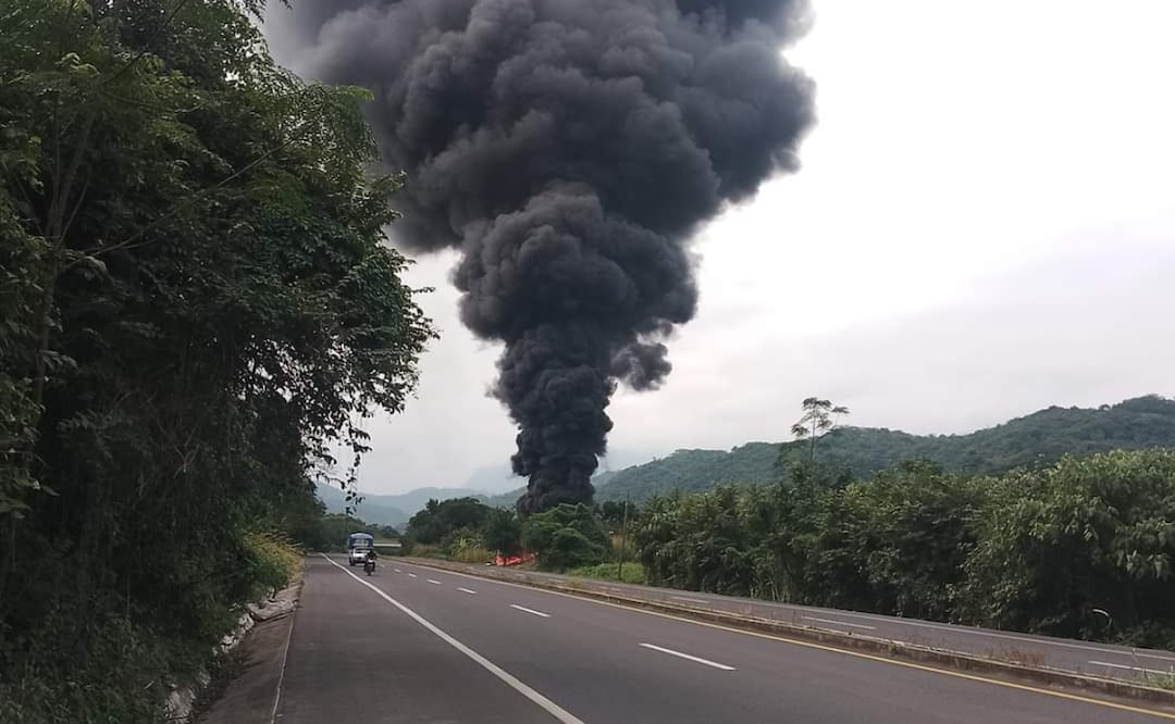 El incendio ocurrido antes de Tetzacual, Huejutla, tardo alrededor de 8 horas en controlarse | Foto: Especial