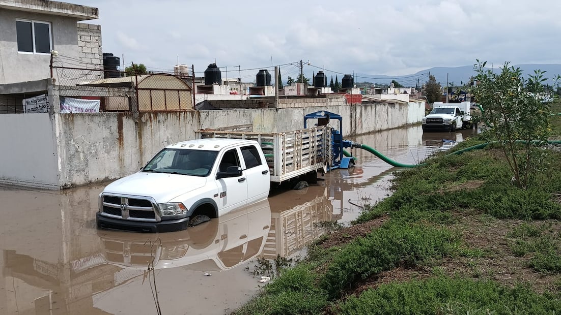 Los Tuzos sigue en emergencia; lenta extracción de agua impide evaluar daños | Foto: Lourde Naranjo