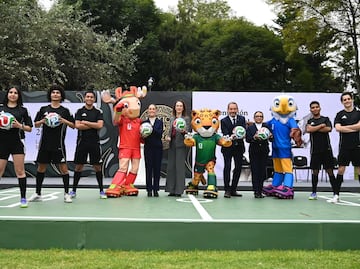 Presidenta Claudia Sheinbaum presenta la Copa Mundial FIFA 2026