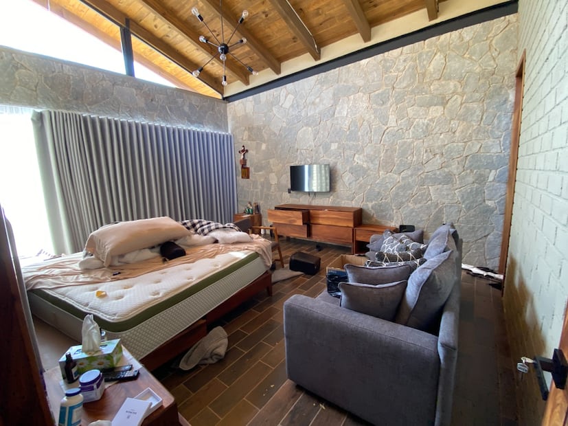 Un altar y tratamiento renal, así era el refugio de “El Mencho”
 Foto: Foto: Valente Rosas / EL UNIVERSAL