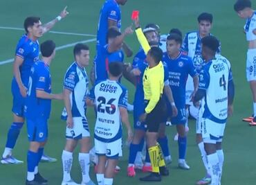 Pachuca cae por la mínima ante Cruz Azul en noche de polémica arbitral