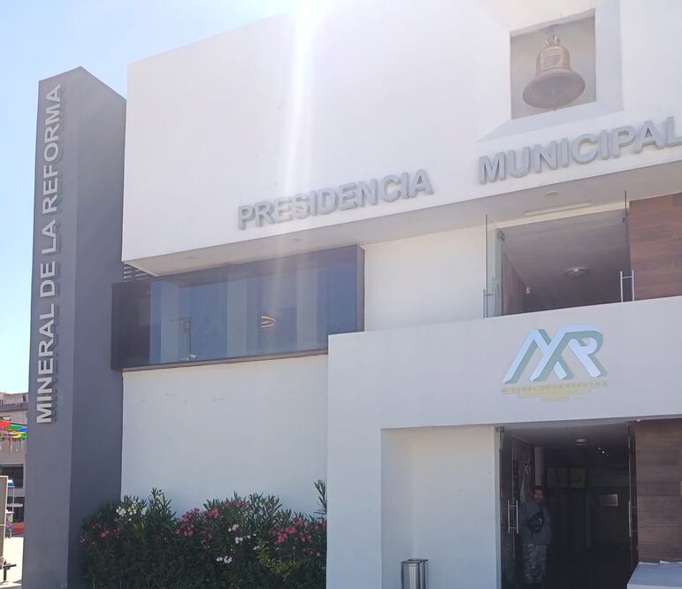 A pesar de haber revertido la autorización al alcalde, los contratos y convenios que firmó sin el aval del Cabildo quedaron subsistentes.