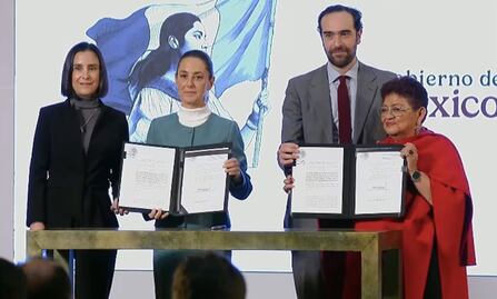 Sheinbaum firma decretos; declaran retorno de Pemex y CFE a ser empresas públicas