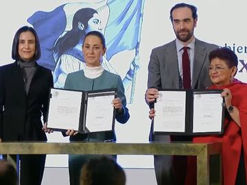 Sheinbaum firma decretos; declaran retorno de Pemex y CFE a ser empresas públicas