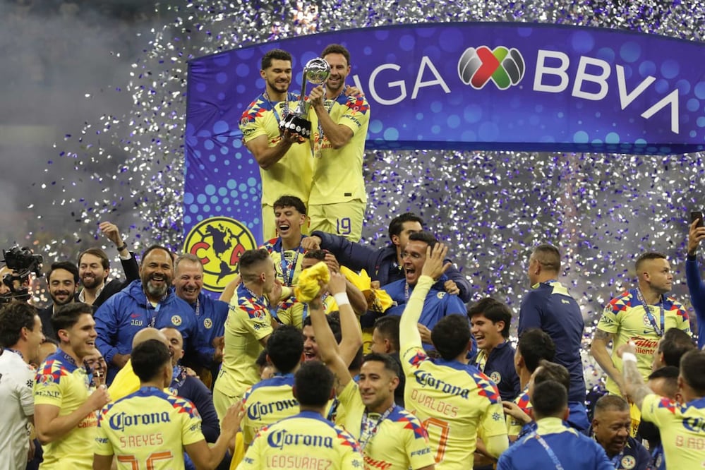 EUM20231217DEP63.JPG
CIUDAD DE MÉXICO, Soccer/Futbol/América/Tigres.- América se corona campeón del torneo Apertura 2023 al derrotar 3-0 a los Tigres en el Estadio Azteca (global 4-1). Domingo 17 de diciembre de 2023. Foto: Agencia EL UNIVERSAL/Carlos Mejía/RDB.