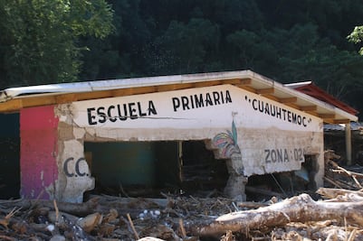 SEPH accede a Tianguistengo; plantel del Cobaeh y telesecundaria destruidos