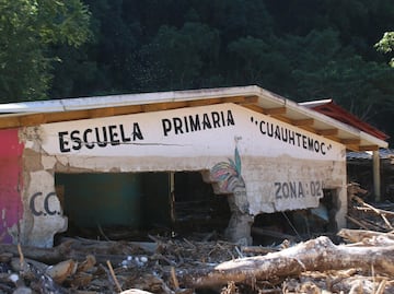 SEPH accede a Tianguistengo; plantel del Cobaeh y telesecundaria destruidos