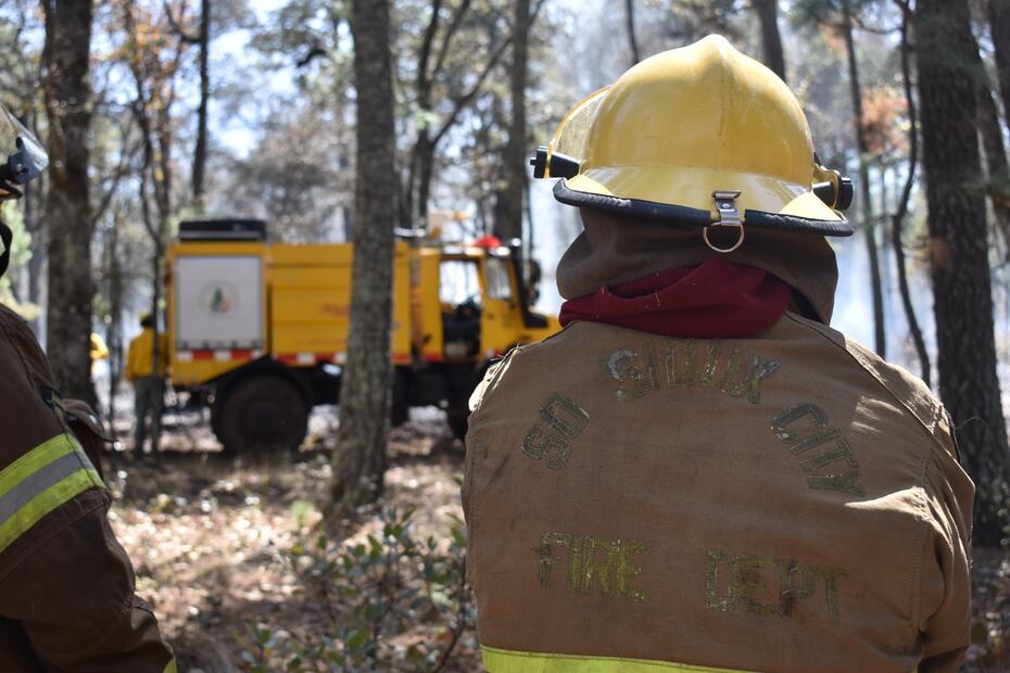 Se capacitan vulcanos de Santiago Tulantepec en combate contra incendios | Foto: Especial