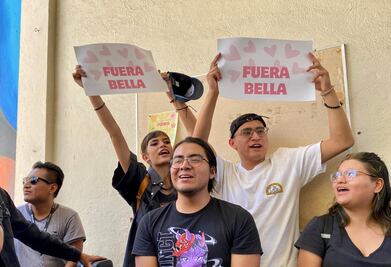 Piden destitución de directora de Escuela de Música y cierran sus oficinas hasta obtener una respuesta 